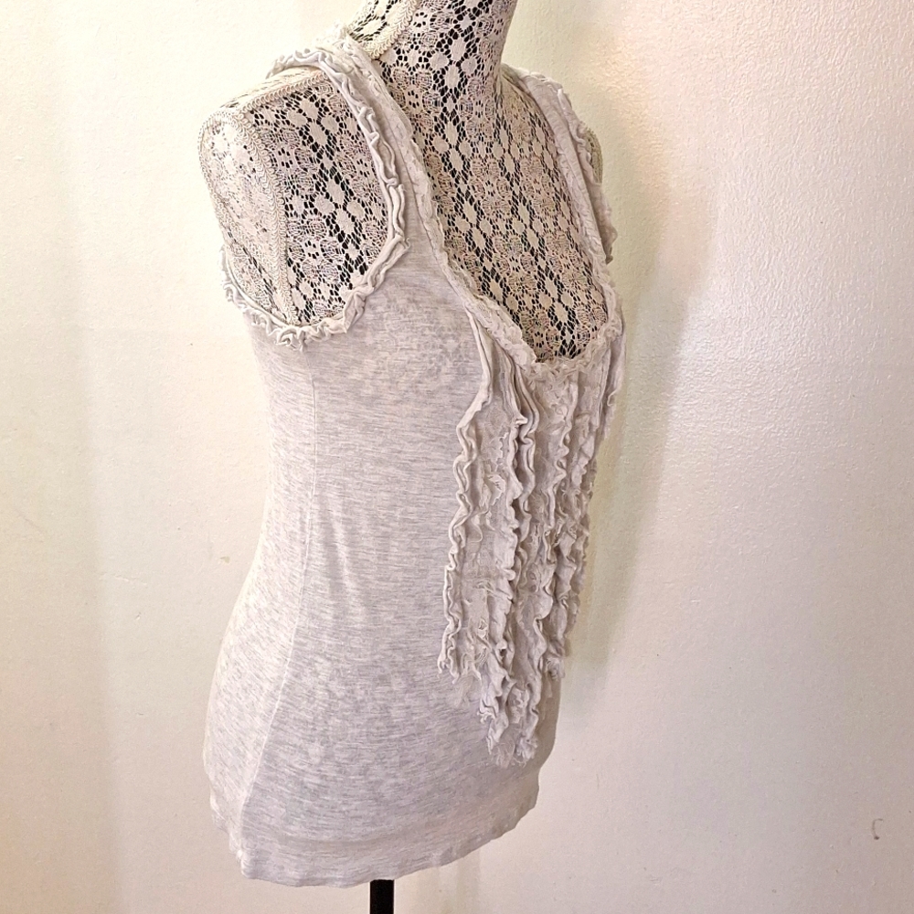 🌸Women's Ruffle Tank - Picture 4 of 5